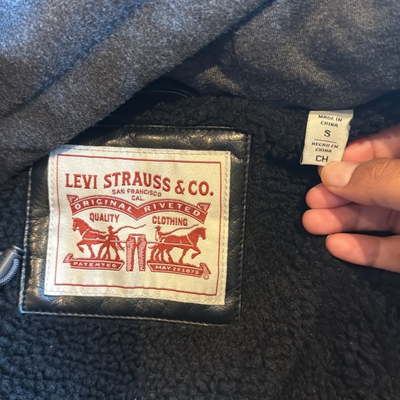 LEVIS CLASSIC HOODED SHERPA TRUCKER JACKET - Picture 3 of 4